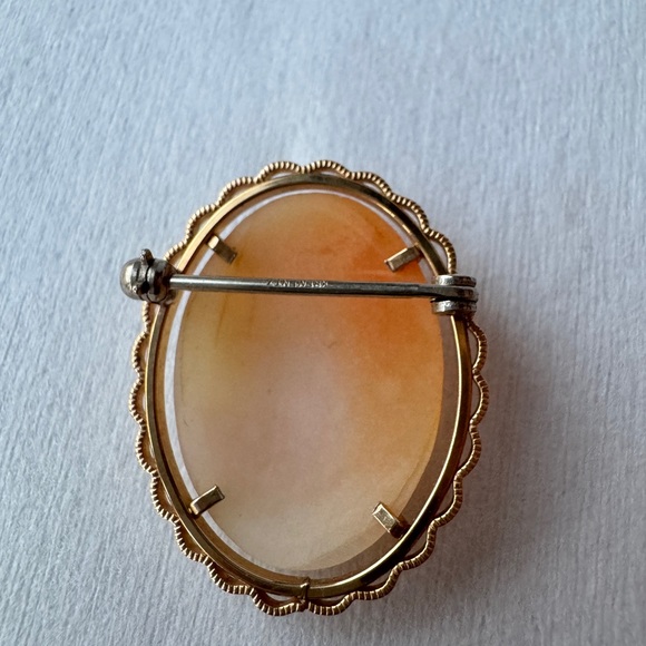 Vintage KREMENTZ Gold Plated Shell Cameo Pin Brooch Stamped - Picture 3 of 6
